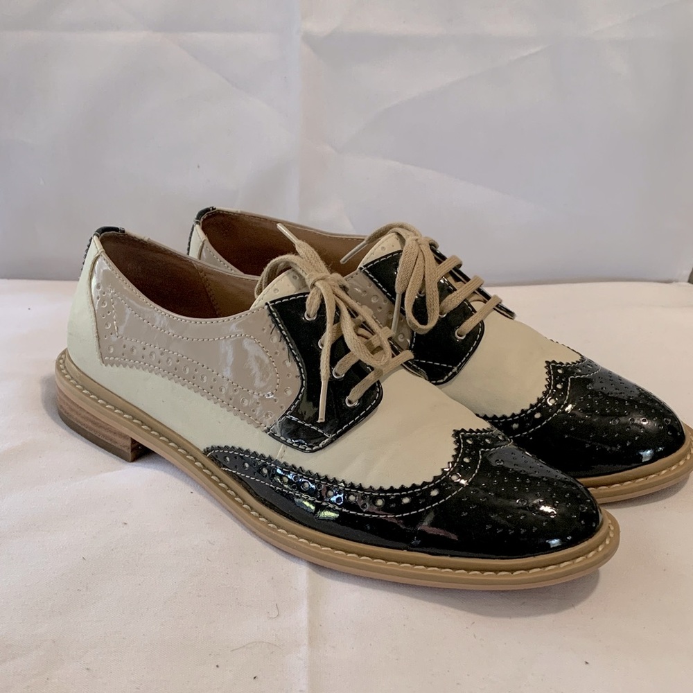 14th & Union Black and Cream Women's Oxfords
